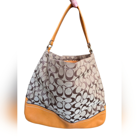 Coach Park Signature Hobo Shoulder Bag model number F23279. 